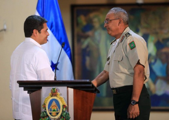 'Trabajar y trabajar”, promete jefe de las Fuerzas Armadas