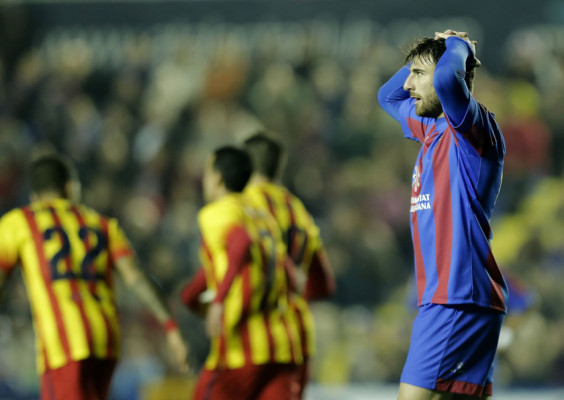 Messi y Tello levantan al Barça en la Copa del Rey