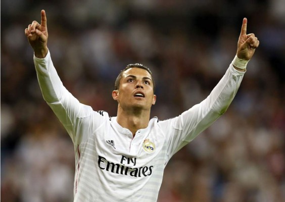 Un gigantesco Cristiano Ronaldo tumba al Elche y guía al Real Madrid