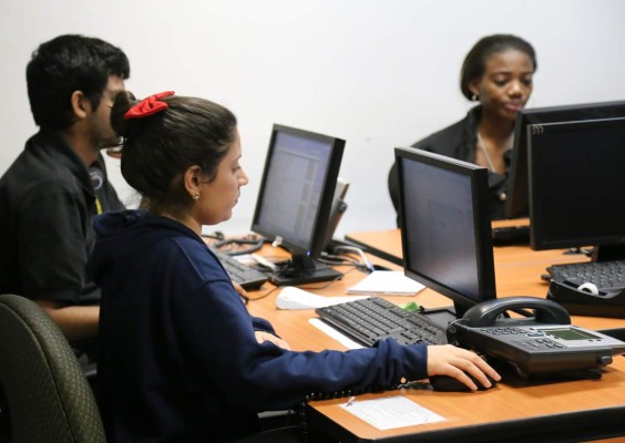 2,500 plazas vacantes para bilingües habrá en feria de empleo en Altia