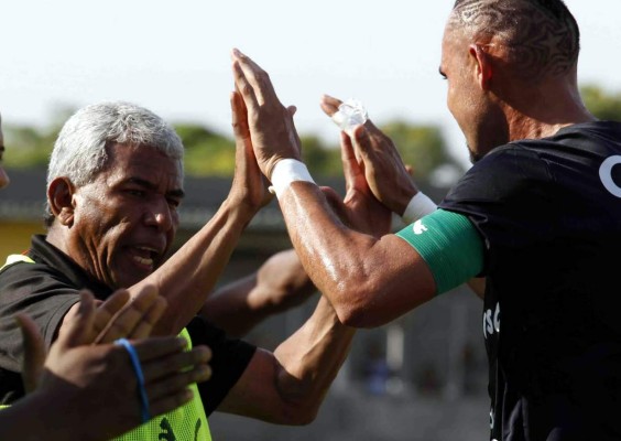 Jorge Zaldívar a Vázquez: 'Jugamos al pelotazo con idea'