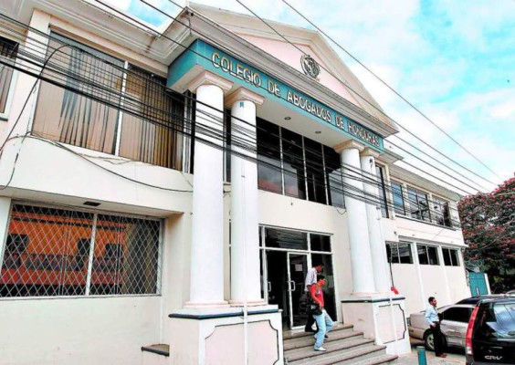 Abogados aumentan cobros por pago de honorarios