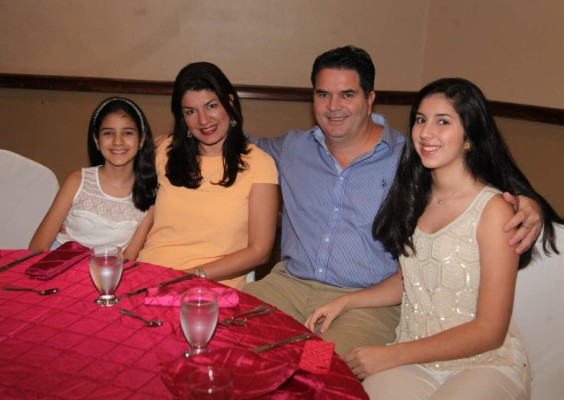 Dicha por los 83 años de la dama Julia Larach