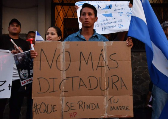 Violentas protestas ponen contra la pared a Daniel Ortega en Nicaragua