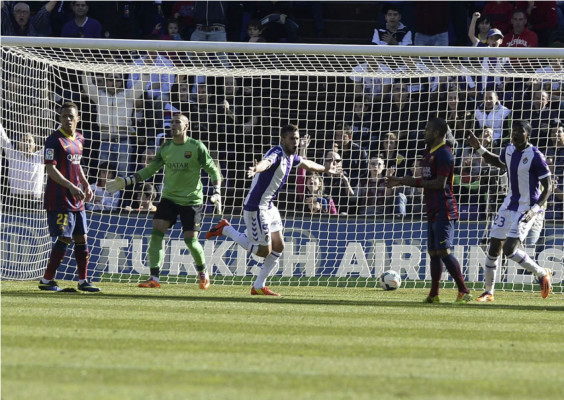 Valladolid sorprende a un desconocido Barça y lo aleja del título de Liga