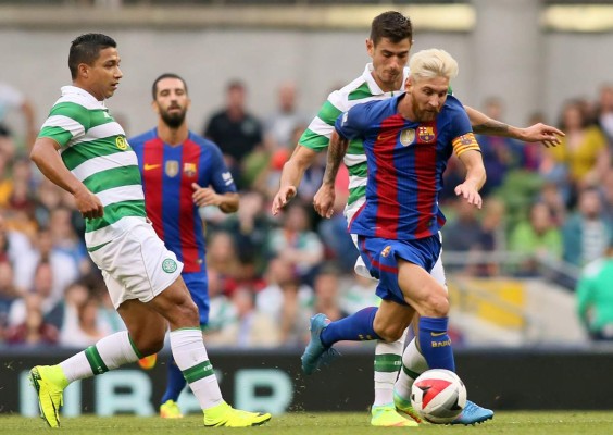 Messi obsequió su camisa autografiada a Emilio Izaguirre