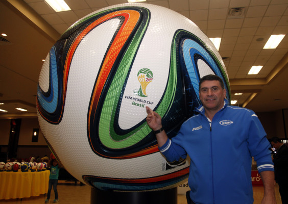 Suárez buscará la clasificación a octavos de final del Mundial