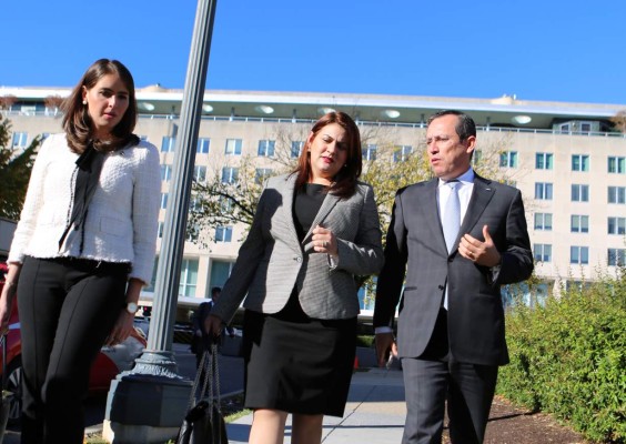 Shannon y Nealon reconocen avances de Honduras