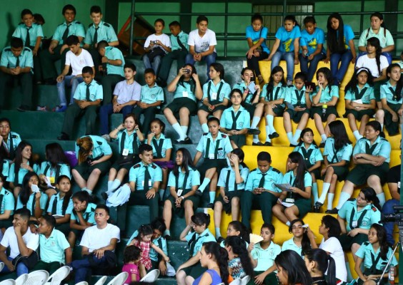 Talento e ingenio sobran en la feria del Superación