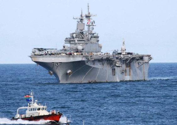 EEUU dispara contra buques iraníes en el Estrecho de Ormuz