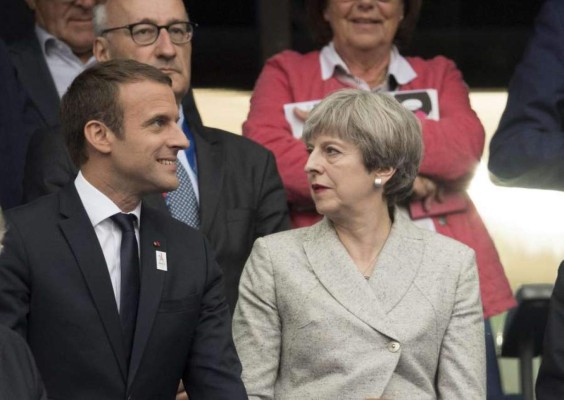 May y Macron se defienden ante la oposición por el ataque a Siria