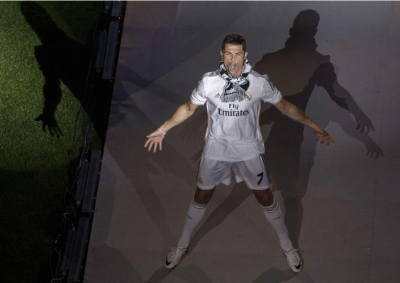 Júbilo blanco por la Décima en el Santiago Bernabeu