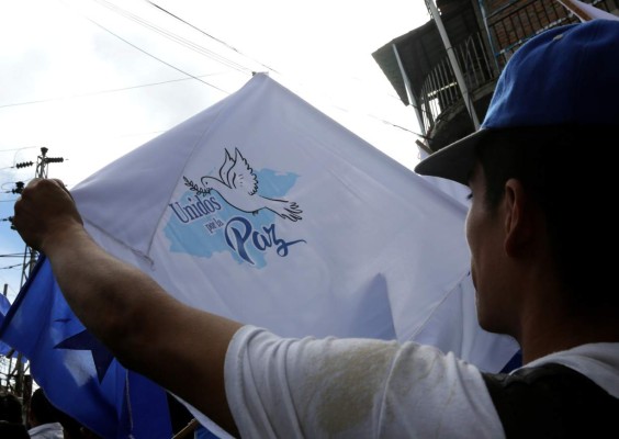 Nacionalistas salen a las calles a pedir por la paz y demostrar su apoyo a JOH