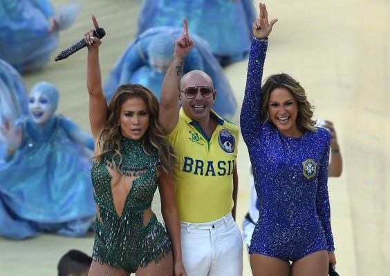 Critican playback en Jennifer López, Pitbull y Claudia Leitte