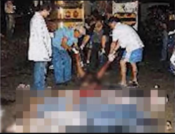 ¿Qué decía el enorme cartel que le dejaron a bus de la Ebenezer la Navidad del 2004?