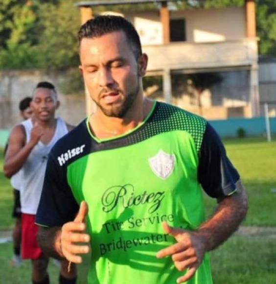 Óscar Durón: El mediocampista es nuevo refuerzo del Atlético Choloma de la segunda división de Honduras. En la Liga Nacional militó en clubes como Marathón, Necaxa y Platense.