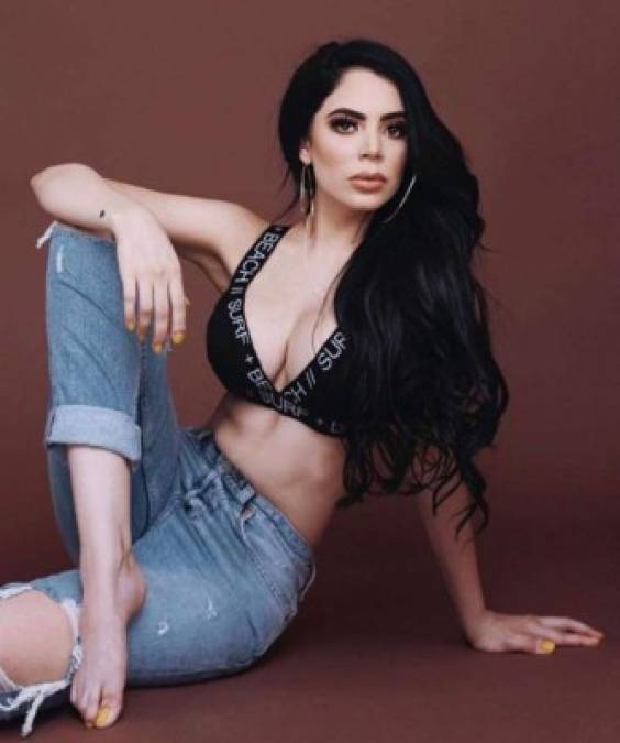 La modelo, que según medios mexicanos, tiene 22 años, posee una figura espectacular, y muchos de sus fans, aseguran se ve mejor que Coronel a sus 29 años.