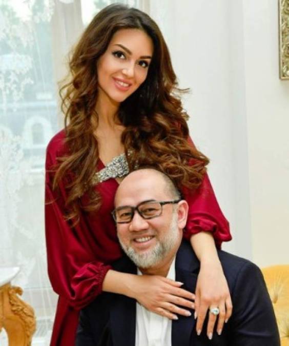 El rey de Malasia que abdicó al trono por amor se divorcia de la miss rusa