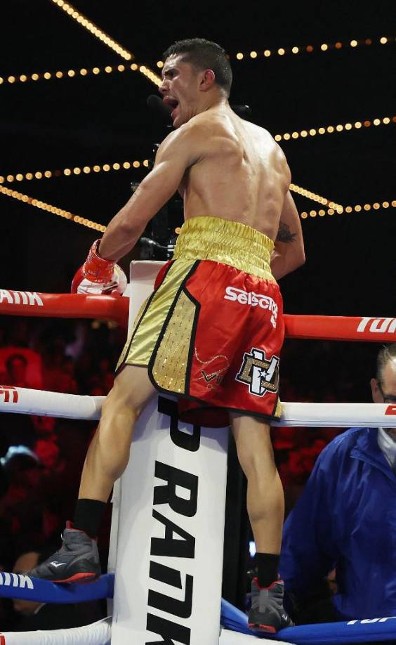 El puertorriqueño Henry “Moncho” Lebrón celebrando su victoria ante Josec Ruiz.