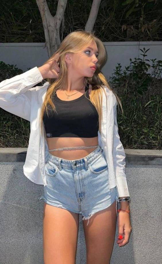  Ivanna viene comenzando su carrera en el tenis y también se vio obligada a salir de Ucrania tras la invasión de Rusia.