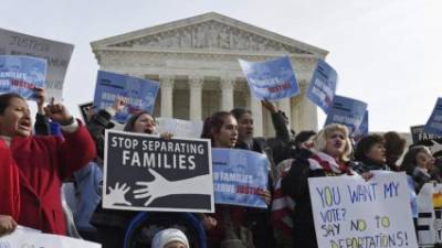 Activistas proinmigrantes continúan con su batalla contra la administración Obama para que se detengan las redadas.