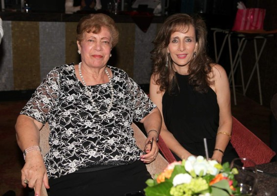 Festejo prenupcial para Alejandra Alfaro