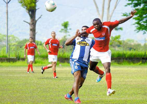 Victoria aprueba en fogue contra el Vida