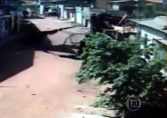 Video: Socavón se traga varias casas en Brasil