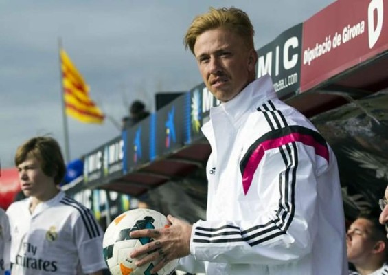 Guti se burla del Barcelona imitando el tuit de Piqué