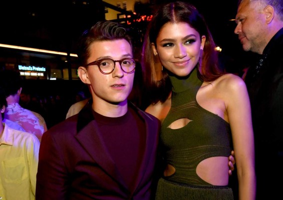 Alerta de romance: Captan a Zendaya y Tom Holland comiéndose a besos