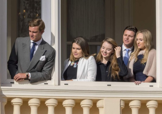 Mónaco presenta a sus príncipes mellizos