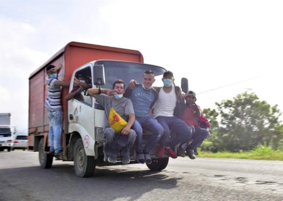Unos 1,500 hondureños de la caravana siguen en tierras guatemaltecas