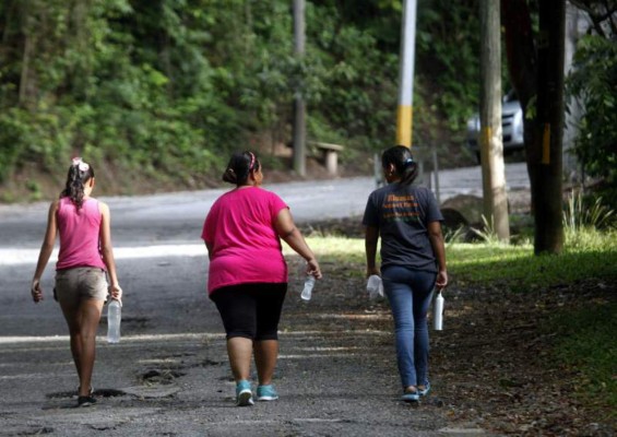Caminar media hora al día puede mantenerlo saludable y activo