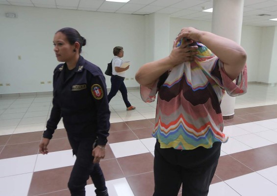 Empleada de la alcaldía, libre tras pagar fianza de L70 mil