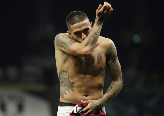 West Ham United's Argentinian midfielder Manuel Lanzini celebrates scoring the third goal during the English Premier League football match between Tottenham Hotspur and West Ham United at Tottenham Hotspur Stadium in London, on October 18, 2020. - The game finished 3-3. (Photo by Matt Dunham / POOL / AFP) / RESTRICTED TO EDITORIAL USE. No use with unauthorized audio, video, data, fixture lists, club/league logos or 'live' services. Online in-match use limited to 120 images. An additional 40 images may be used in extra time. No video emulation. Social media in-match use limited to 120 images. An additional 40 images may be used in extra time. No use in betting publications, games or single club/league/player publications. /