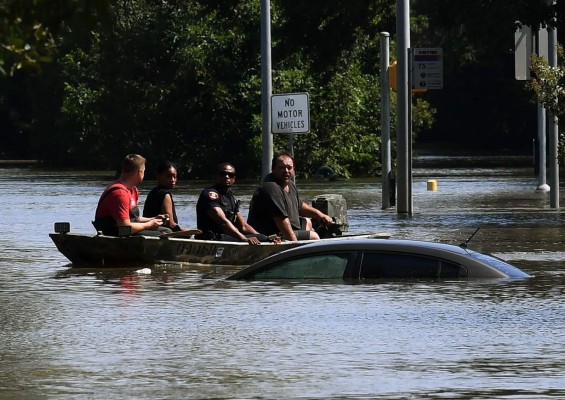 Texas sigue en evacuaciones, pero el peligro persiste