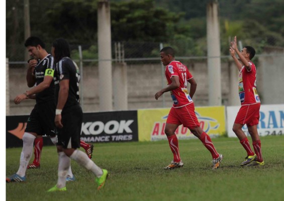 El Real Sociedad pega primero al Honduras Progreso