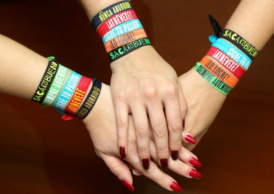 Luzca su pulsera de 'Sacá lo bueno”