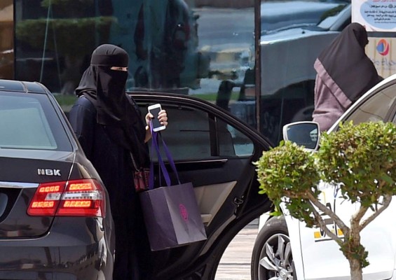 Arabia Saudita autorizará a las mujeres a conducir