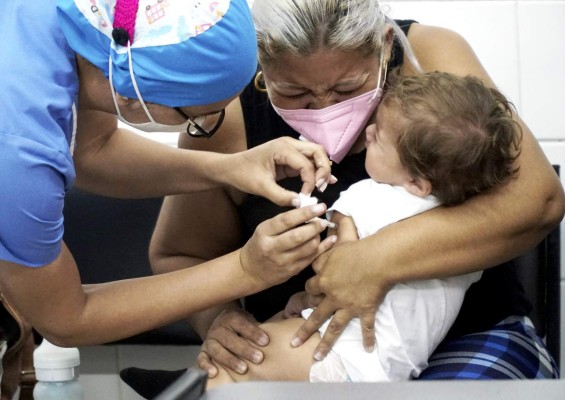 Temen brotes de enfermedades por no vacunar a los niños