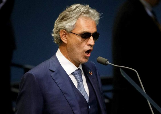 Andrea Bocelli es hospitalizado en Italia tras caer de un caballo