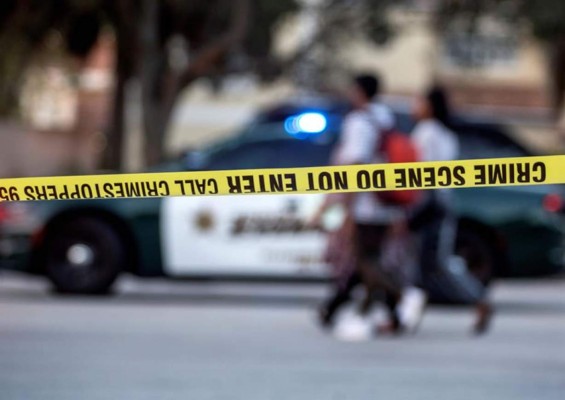 Confirman cuatro muertos en tiroteo, incluido el atacante, en base naval en Florida