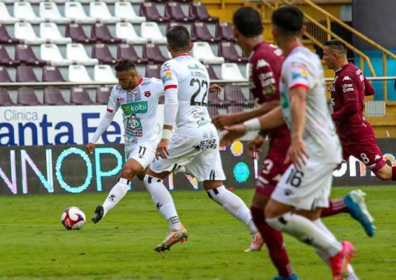 Video: Alex López anota golazo en paliza del Alajuelense al Saprissa