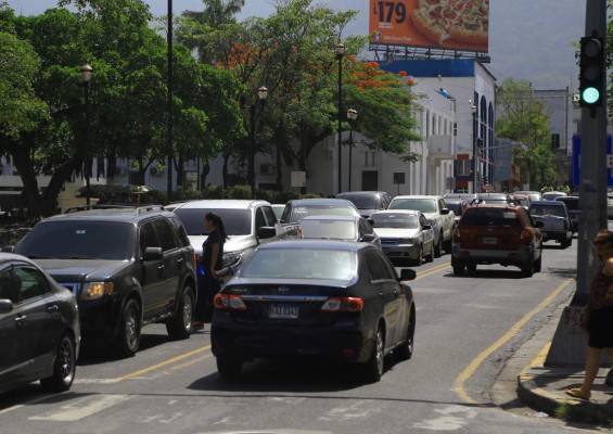 Más de 9,000 dueños de carros están en mora con el pago de la matrícula