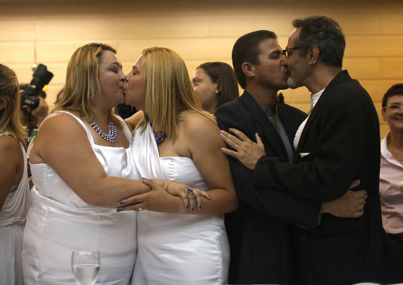 Celebran la mayor boda colectiva homosexual del mundo en Río de Janeiro