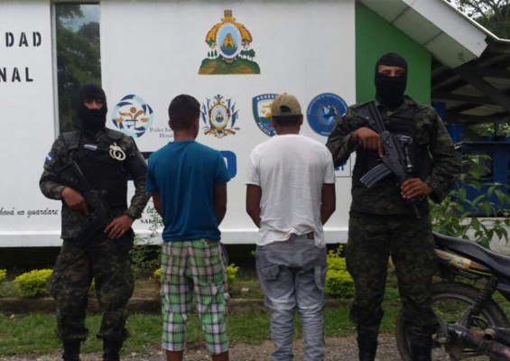 Capturan a dos menores en Lomas del Carmen