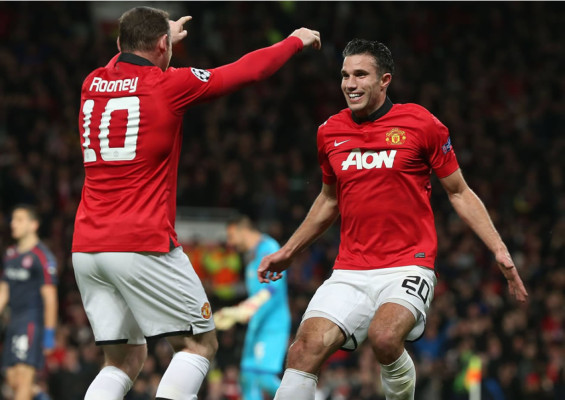 Un 'hat-trick' de Van Persie clasifica al Manchester United