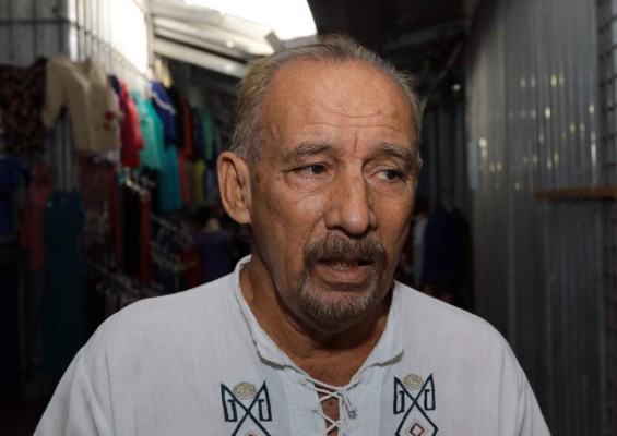 Sampedranos inundan tiendas para hacer compras navideñas