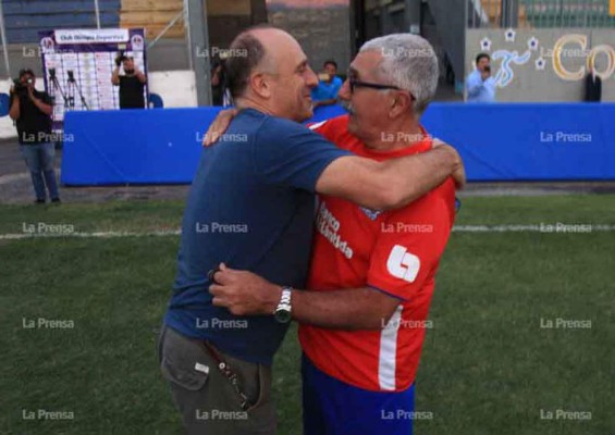 Fabián Coito acudió al entrenamiento del Olimpia