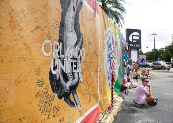 EUA honra a víctimas en aniversario de ataque a club Pulse